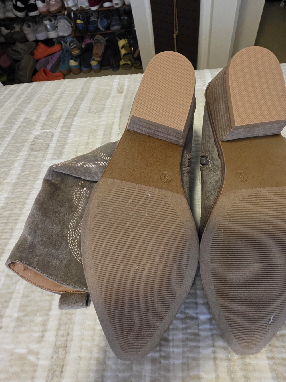 New (No box) Women's Taupe Suede Western Mid-Calf Heeled Boots - Picture 4 of 5